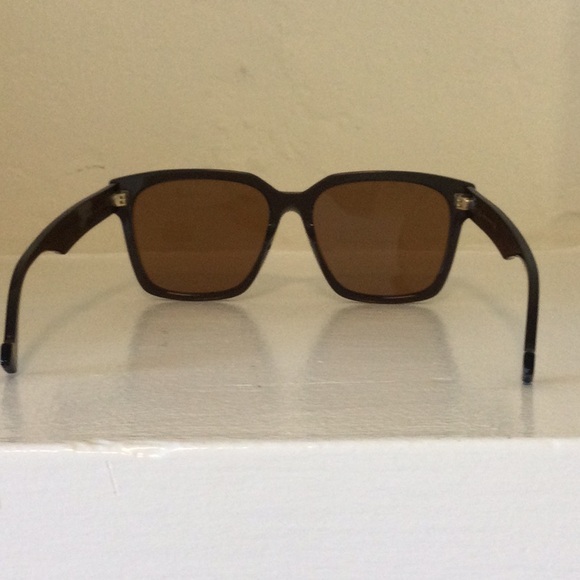 Chic, Classic Gucci Sunglasses - Picture 3 of 5